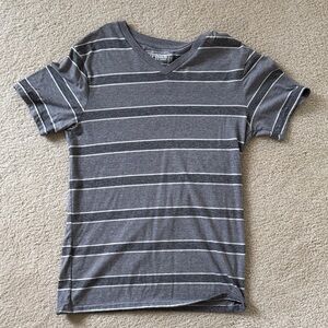 Urban Pipeline Gray Striped Mens V-Neck Shirt - small
